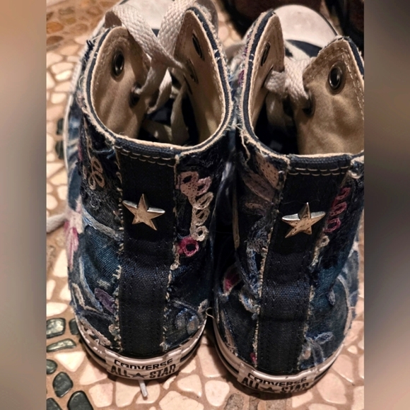 Limited Edition Chuck Taylor All Star High Vintage Denim Flowers Sneaker - Picture 11 of 12